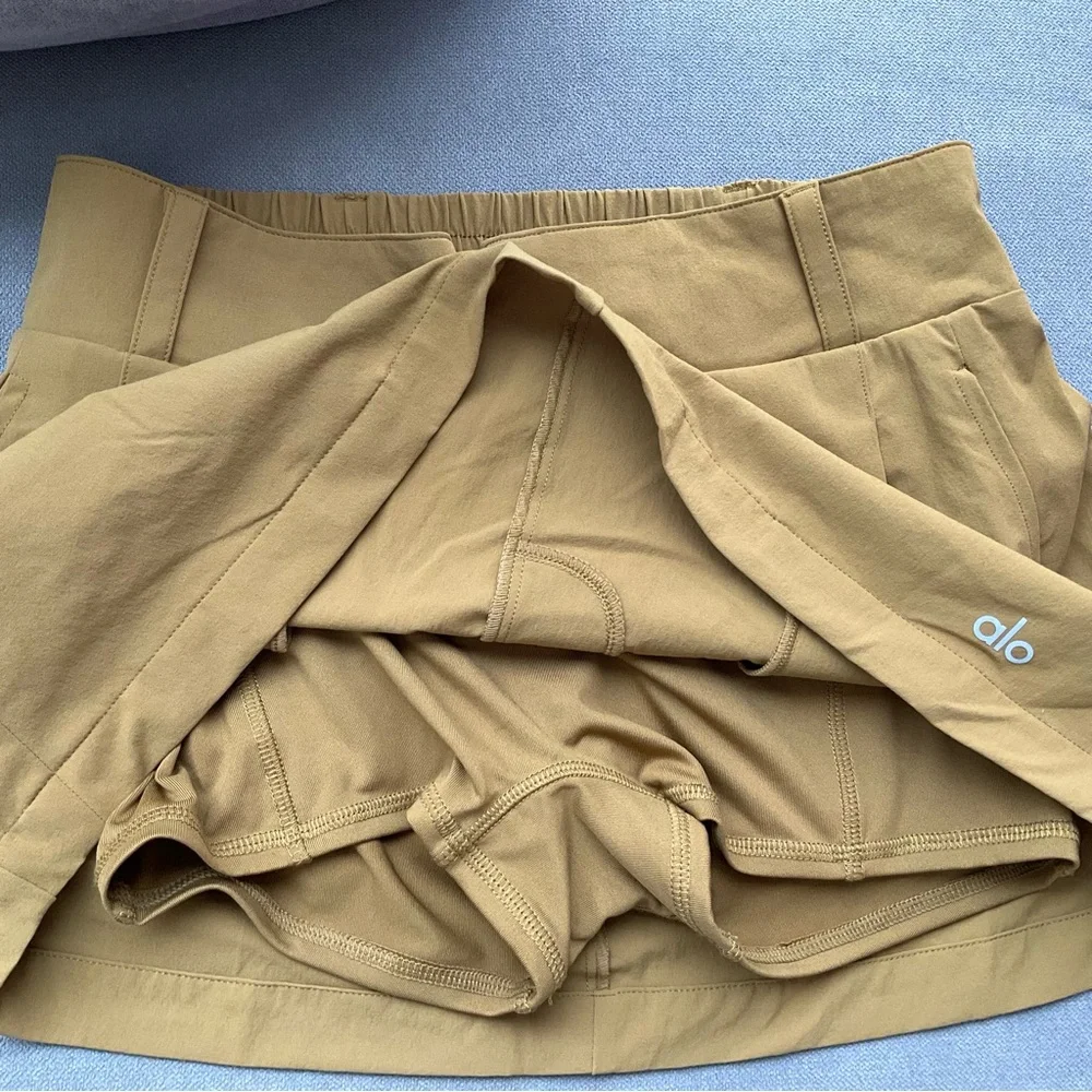 Alo Yoga Fan Club Mini Skirt Golden Olive Branch S